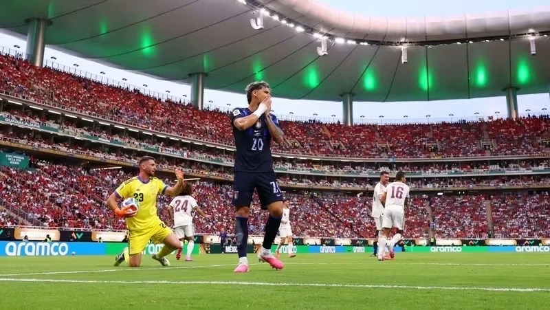 Espanha vence o Uruguai por 1 a 0, confirma liderança do Grupo H e elimina bicampeã mundial da Copa