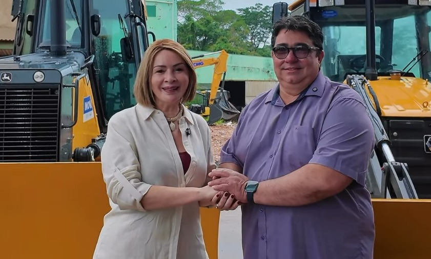Socorro Neri entrega máquinas para Brasiléia e garante R$ 2,1 milhões em investimentos para fortalecer infraestrutura rural
