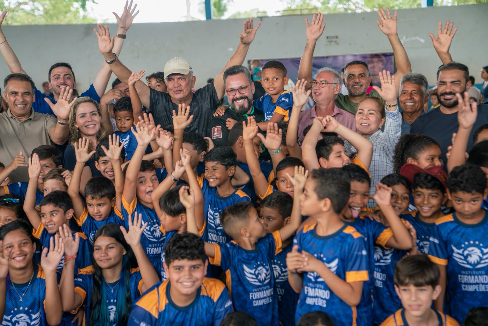 Senador Alan Rick leva escolinha de futebol do Léo Moura a Capixaba e beneficia 260 crianças