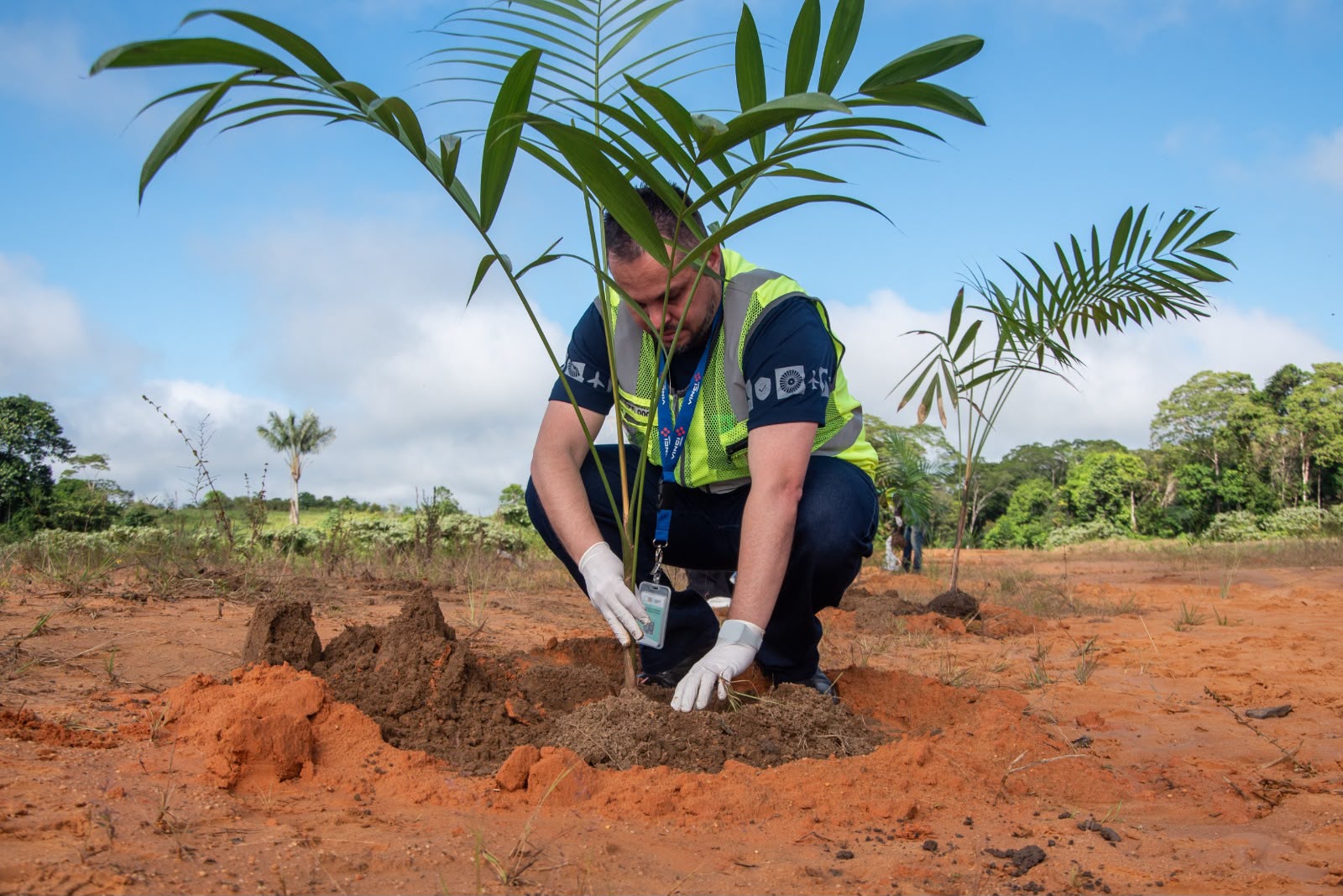 Ação ambiental reúne Prefeitura e Cruzeiro do Sul Airport em projeto de reflorestamento
