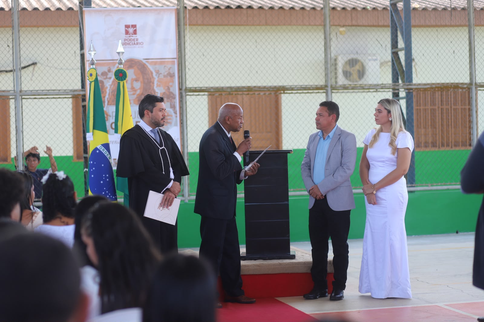 Casamento Coletivo oficializa a união de 44 casais durante o Projeto Cidadão em Assis Brasil